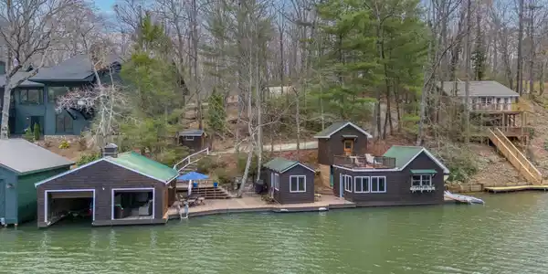 1028 E Lakeshore Drive