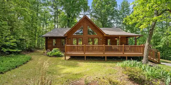 21 W Ridge Drive