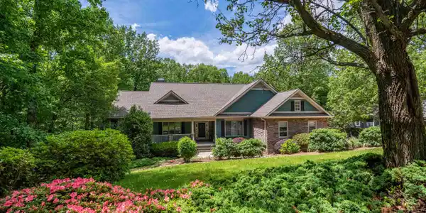 8 Rustic Court