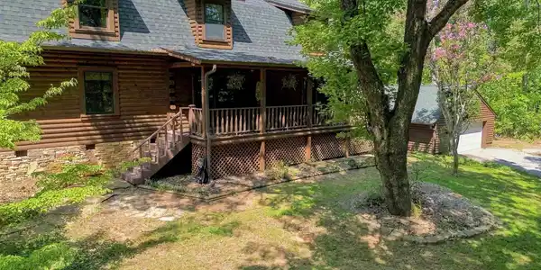 87 Robertson Road