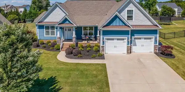 100 Ridgefield Lane