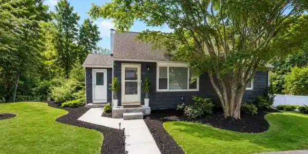 18 Tamarack Rd