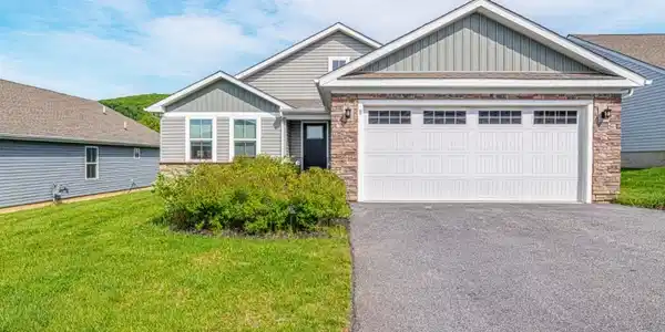 8 Lam Dr
