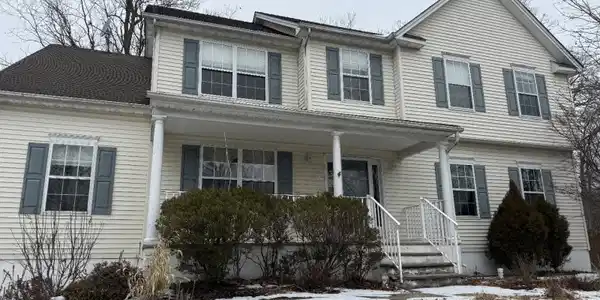 39 Canterbury Ln