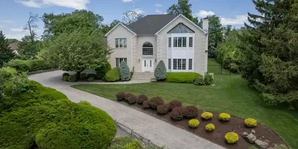 4 Holbrook Ct