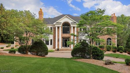 24 Glenview Dr