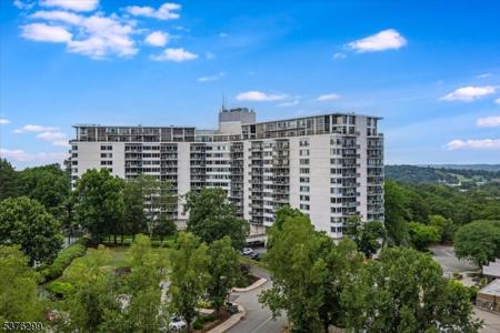 2 Claridge Dr Apt 6LW