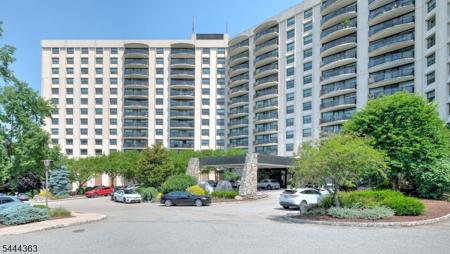 2 Claridge Dr