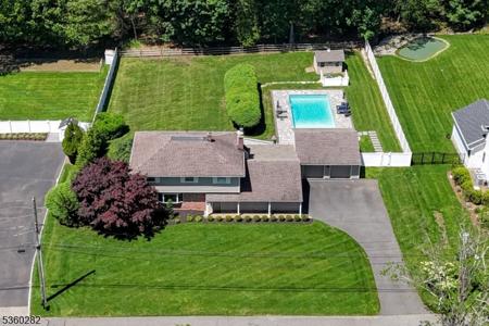 789 Charnwood Dr