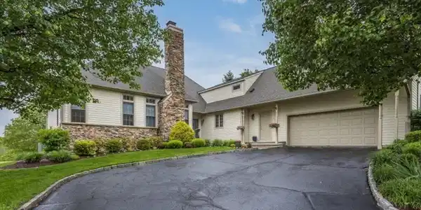 22 Troon Dr