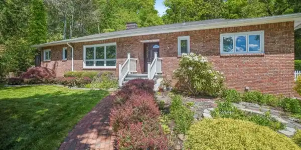 196 Gates Ave