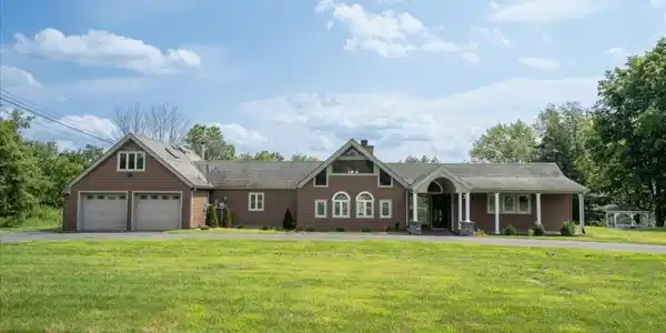 11 Summit Dr