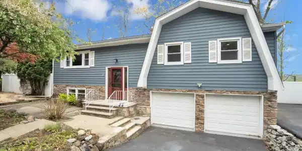 12 Stafford Dr