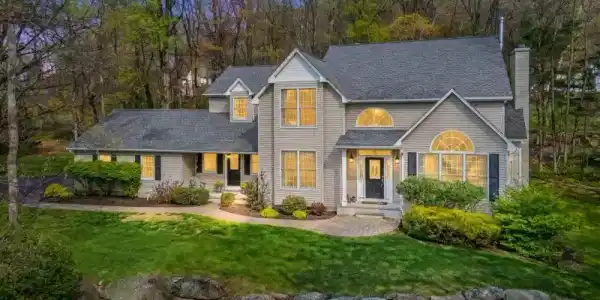 16 Yorkshire Dr