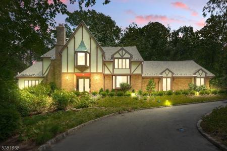 70 Friar Ln