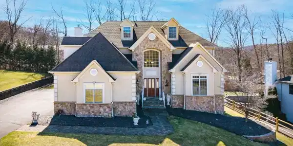 6 Hunter Dr