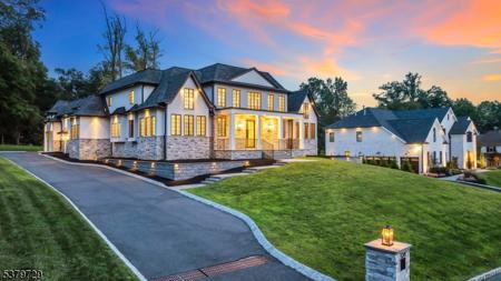 12 Hamilton Drive West
