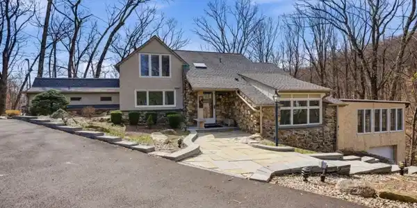 109 TAYLORTOWN ROAD