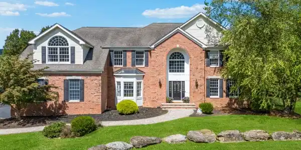 1 Elaine Ct