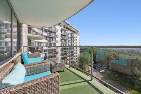 1 Claridge Dr, unit 704