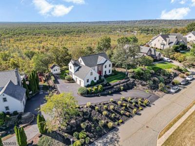 35 Rosenbrook Dr