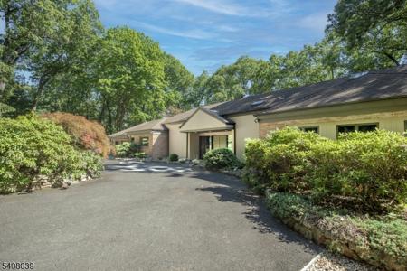 235 Mountainside Rd