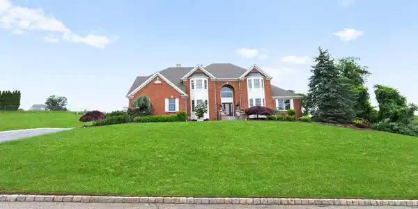 2 Skyview Dr