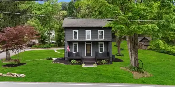 132 Axford Ave