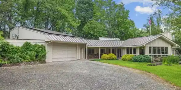 525 Watters Rd