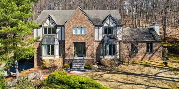 16 James Rd