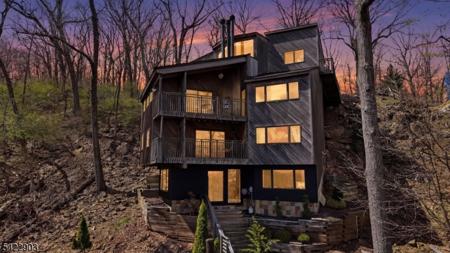 36 Mountainside Park Ter