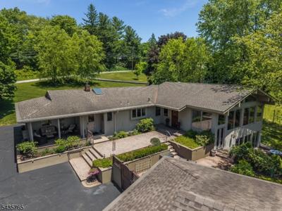 219 W Valley Brook Rd
