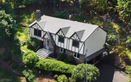 6 Hazel St