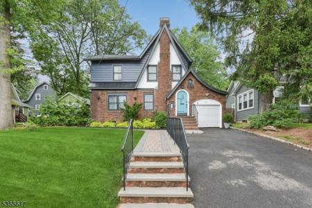 17 Lowell Ave