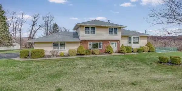 7 Ekes Ct