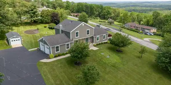 20 Scenic Dr
