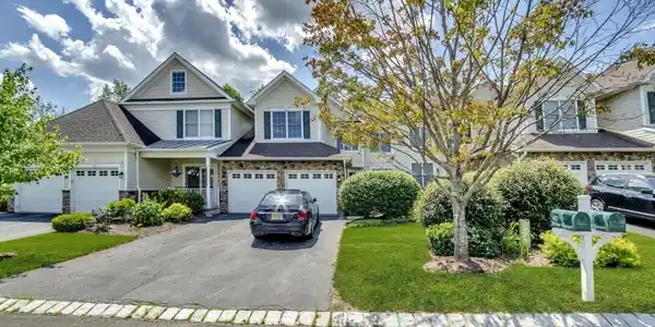 40 Briar Ct