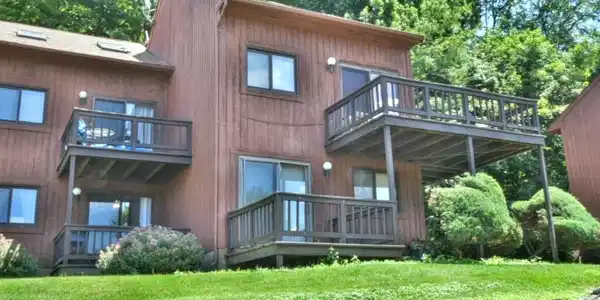 3 Deer Valley Ln