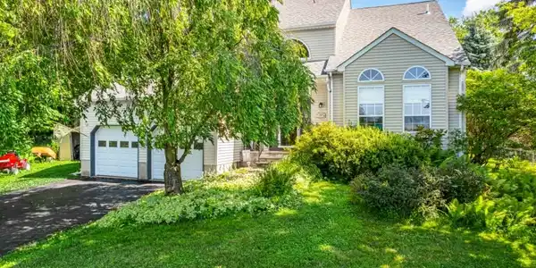 6 Colonial Cir