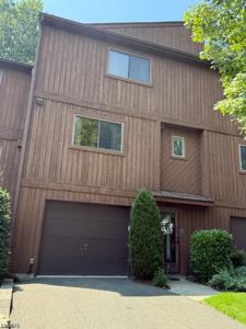 9 Regal Ct