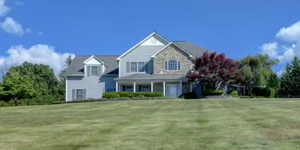 32 Dyer Rd
