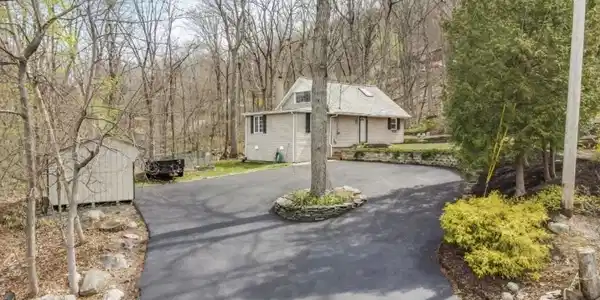 23 Old Woodland Trl