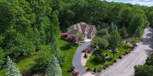 26 Stonehedge Dr
