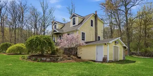 32 Pine Hill Rd