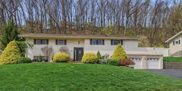 15 Sunnyhill Rd