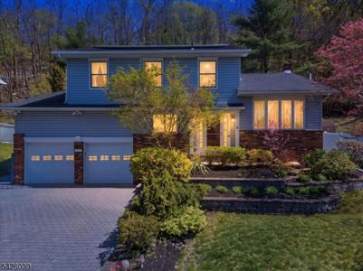 52 Molinari Dr