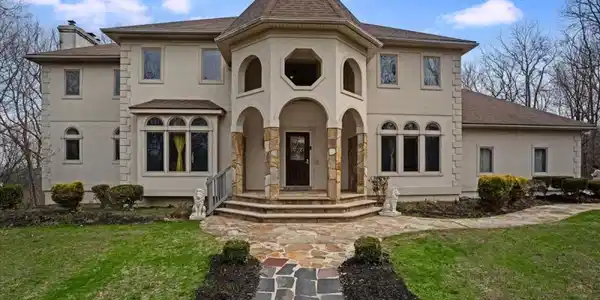 25 Starrett Ct