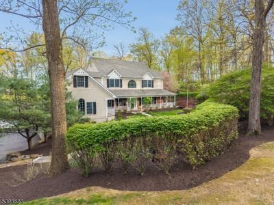 15 White Oak Dr