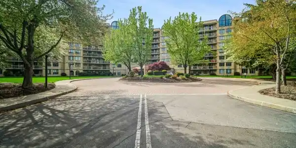 10 Smith Manor Blvd