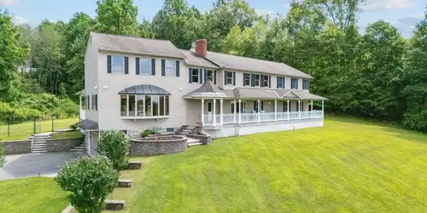 20 Spring Hill Ln